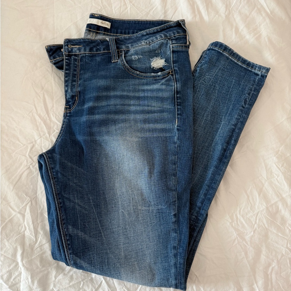 Daytrip Women's High Rise Jeans in Distressed Blue